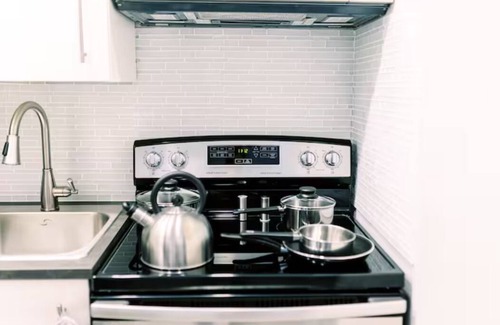 Lauderdale Harbours Apartment | Gorgeous & Comfy 1 BD APT Pool-Parking-Kitchen