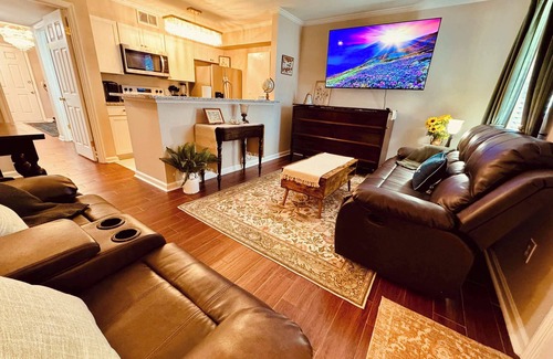 Auburn Condo | Gorgeous Condo across from Vet School - King Bed, Full Kitchen, Pool