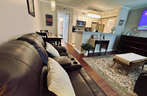 Auburn Condo | Gorgeous Condo across from Vet School - King Bed, Full Kitchen, Pool