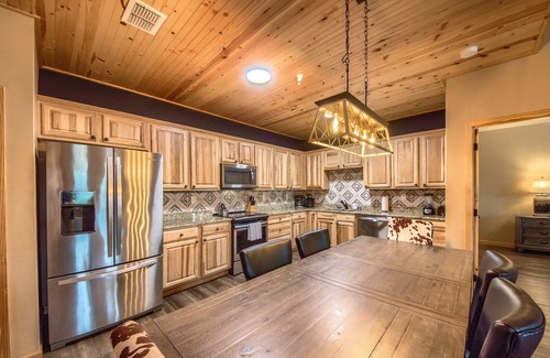 Gruene Condo | Gorgeous Condo Historic Gruene with pool! Dog friendly!
