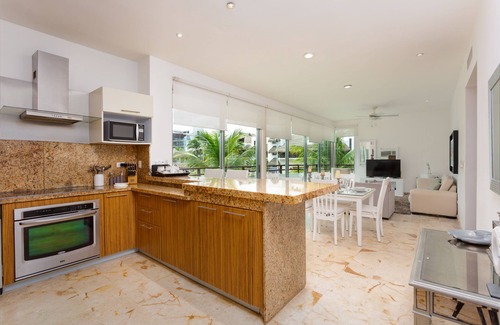 Zazil-ha Apartment | Gorgeous Condo, 50 mts to the beach, 3 blocks t the 5th ave