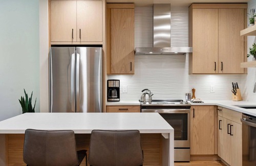 Tamarack Condo | Gorgeous Condo|Steps FromHill|Fireplace|Balcony