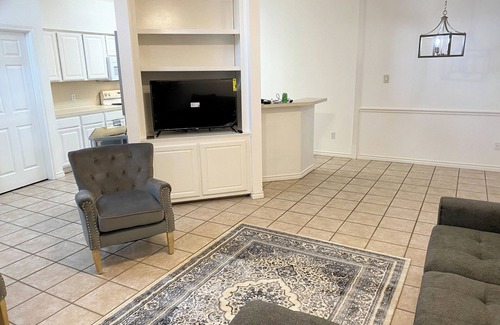 Wellborn Condo | Gorgeous condo, 2 miles to Kyle Field. Free UT vs A&M 2 tickets 2024 game.