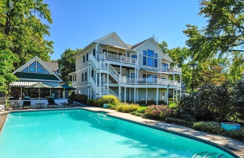 Arundel on the Bay House | Gorgeous contemporary waterfront in historic community