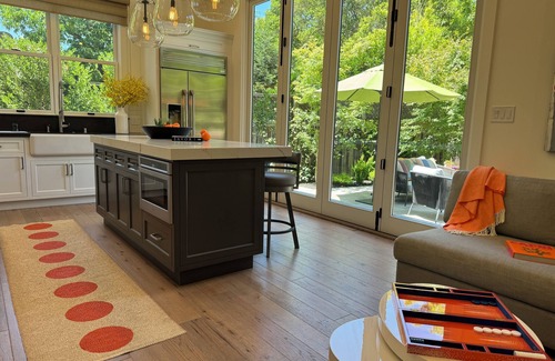 St. Helena House | Gorgeous contemporary Napa Valley country home with all new furnishings!