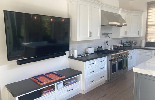 St. Helena House | Gorgeous contemporary Napa Valley country home with all new furnishings!