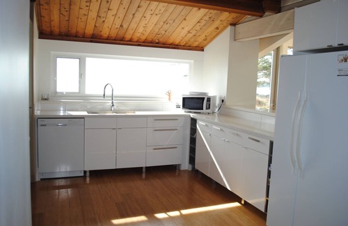 Pender Island Cottage | Gorgeous Cottage on Low Bank Beachfront near Brooks Point, Watch Whales!