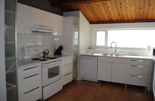 Pender Island Cottage | Gorgeous Cottage on Low Bank Beachfront near Brooks Point, Watch Whales!