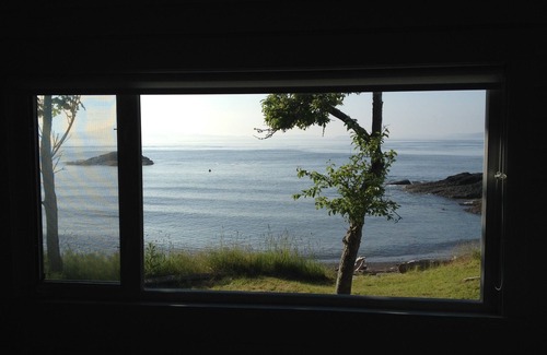 Pender Island Cottage | Gorgeous Cottage on Low Bank Beachfront near Brooks Point, Watch Whales!