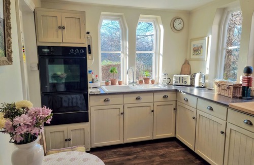 Windsor Cottage | Gorgeous Country Cottage, beside Windsor Great Park & overlooking Windsor Castle