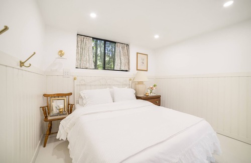 North Saanich Cottage | Gorgeous Countryside Cottage