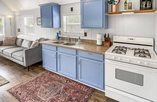 Canyon Lake Cabin | Gorgeous Cozy Cabin in Canyon Lake! Only 5 minutes from the lake and river!