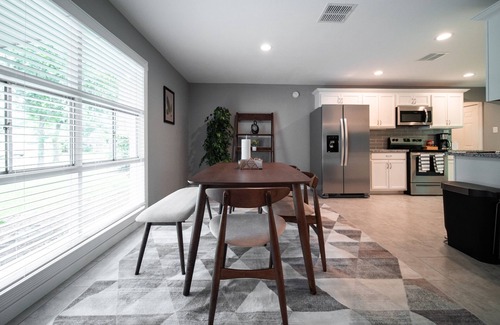 Houston House | Gorgeous, Cozy, Cheerful 4 Bedroom home in Houston