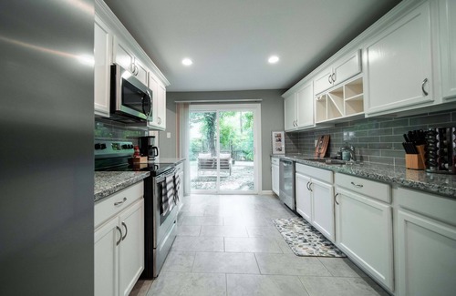 Houston House | Gorgeous, Cozy, Cheerful 4 Bedroom home in Houston