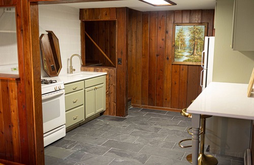 Beachwood-Bluffton Cottage | Gorgeous & Cozy Lake Michigan Cottage - Walk to Everything!