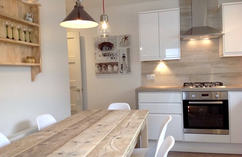 East Preston House | Gorgeous Designer Luxury Home, 2 Mins from Sea, Sleeps 6.