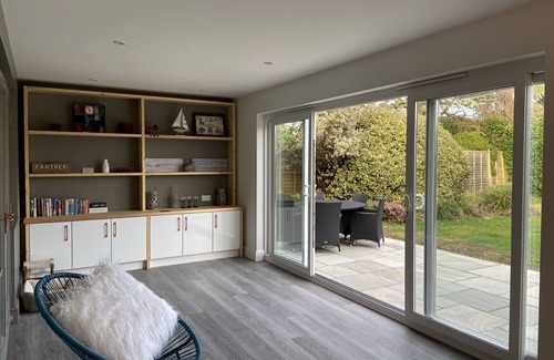 East Preston House | Gorgeous Designer Luxury Home, 2 Mins from Sea, Sleeps 6.