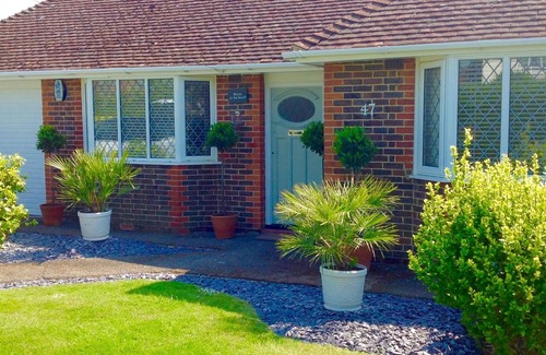 East Preston House | Gorgeous Designer Luxury Home, 2 Mins from Sea, Sleeps 6.