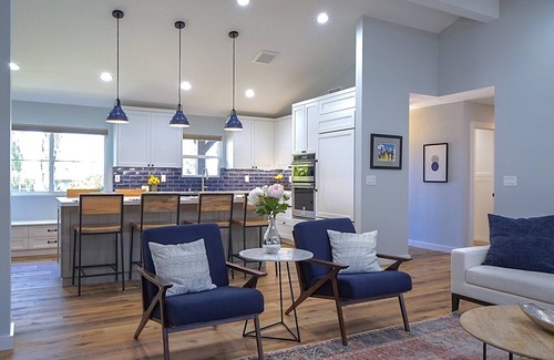 Leucadia House | Gorgeous Detached Custom Craftsman Home - Walk to Beach!