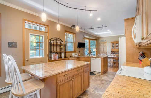 Arcadia House | Gorgeous, dog-friendly home near the lake with fireplace, grill & washer/dryer