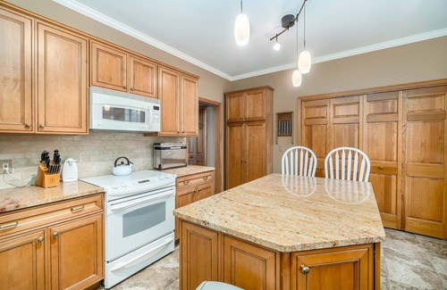 Arcadia House | Gorgeous, dog-friendly home near the lake with fireplace, grill & washer/dryer