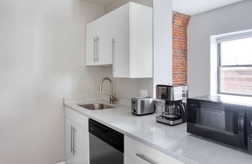 Lower Mills Apartment | Gorgeous Dorchester Lower Mills 1BR w/Gym & W/D, by Blueground