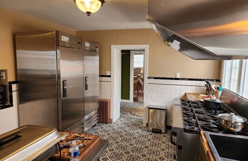 Perryville House | Gorgeous, downtown house!