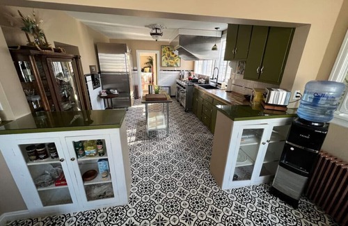 Perryville House | Gorgeous, downtown house!