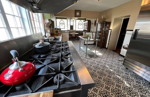 Perryville House | Gorgeous, downtown house!