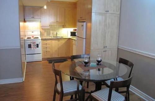 Shaughnessy Village Apartment | GORGEOUS DOWNTOWN SUITE WITH BALCONY, POOL & FREE GARAGE, NEAR THE BELL CENTERn