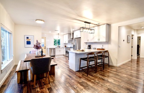 Paso Robles Villa | Gorgeous Downtown Villa with Gameroom LP10