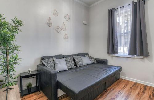 Jersey City Apartment | Gorgeous Duplex with parking by JSQ