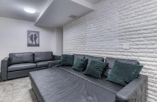 Jersey City Apartment | Gorgeous Duplex with parking by JSQ