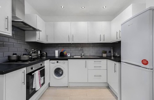 Homerton Apartment | Gorgeous, Easy Two Bedroom Flat in Heart of Hipster Hackney