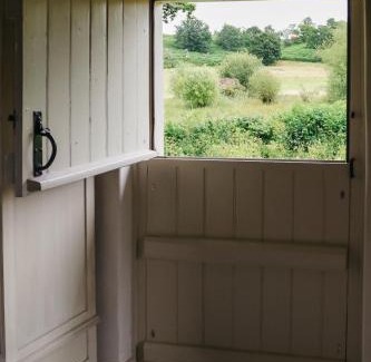 New Forest District House | Gorgeous English Farmhouse Holiday Cottage for 9 and a half