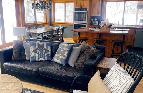 Lyons House | GORGEOUS Estes Park, Allenspark, Lyons CO 4BR Riverfront Home