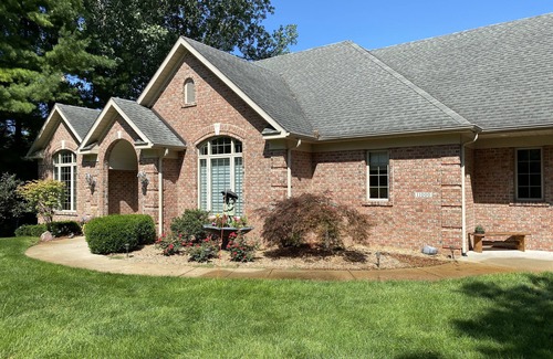 Nazareth House | Gorgeous Executive Estate on Sugarloaf All-sports Lake in Schoolcraft, Mi.