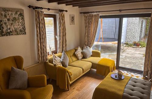 Newbury House | Gorgeous Family 3 Bedroom Home