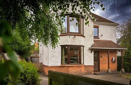 Newbury House | Gorgeous Family 3 Bedroom Home