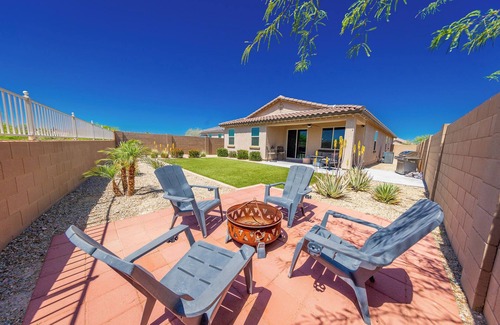 Goodyear House | Gorgeous Farmhouse Style Desert Oasis!