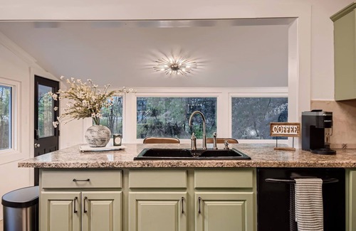 Lewis Center House | Gorgeous Farmhouse in Lewis Center with a private pond, barn and a backyard