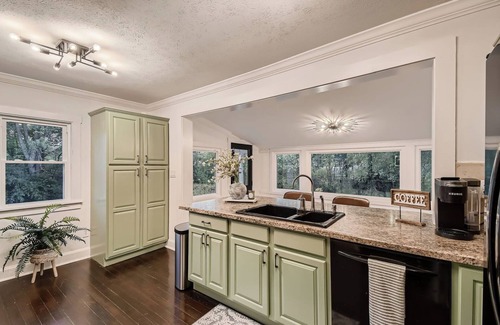 Lewis Center House | Gorgeous Farmhouse in Lewis Center with a private pond, barn and a backyard