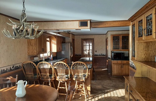 Town of Torrey House | Gorgeous Farmhouse with lake view