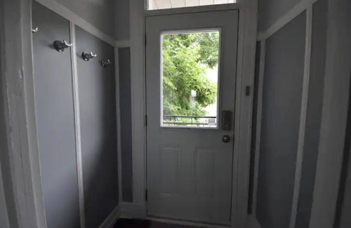 Verdun Apartment | Gorgeous -Fast Wi-fi, Parking, A/C, 2Bed/1Bath - 20% off for stays over 32 days!