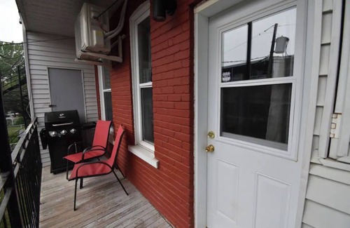 Verdun Apartment | Gorgeous -Fast Wi-fi, Parking, A/C, 2Bed/1Bath - 20% off for stays over 32 days!