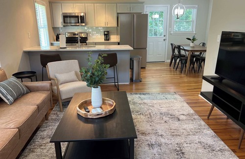Southwest Raleigh House | Gorgeous Fenced in Pet Friendly 3 BDRM DT Raleigh