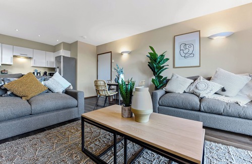 Tottenham Green Apartment | Gorgeous Flat/Perfect for Large Group or Family