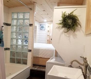 Georgia Coast House | Gorgeous, Fully-Equipped Tiny House Rental for Glamping Escapes in Georgia