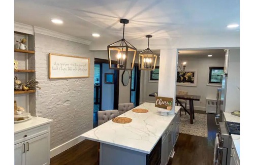 Pontiac House | Gorgeous, Fully Remodeled Open Floor-Plan!