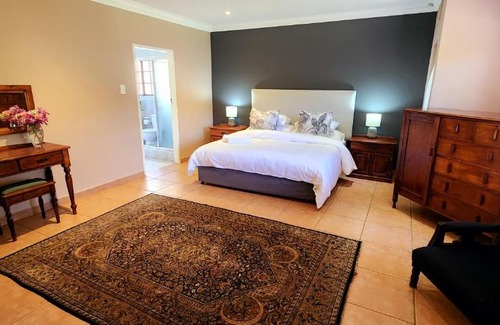 Winston Park Apartment | Gorgeous Garden Villa 3
